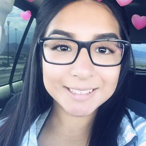 Meet your Posher, Alejandra